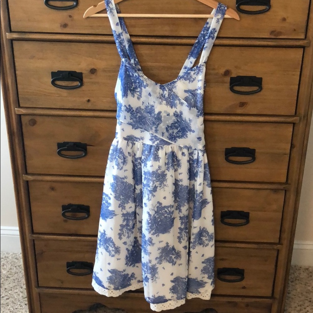 Dress - Picture 4 of 7